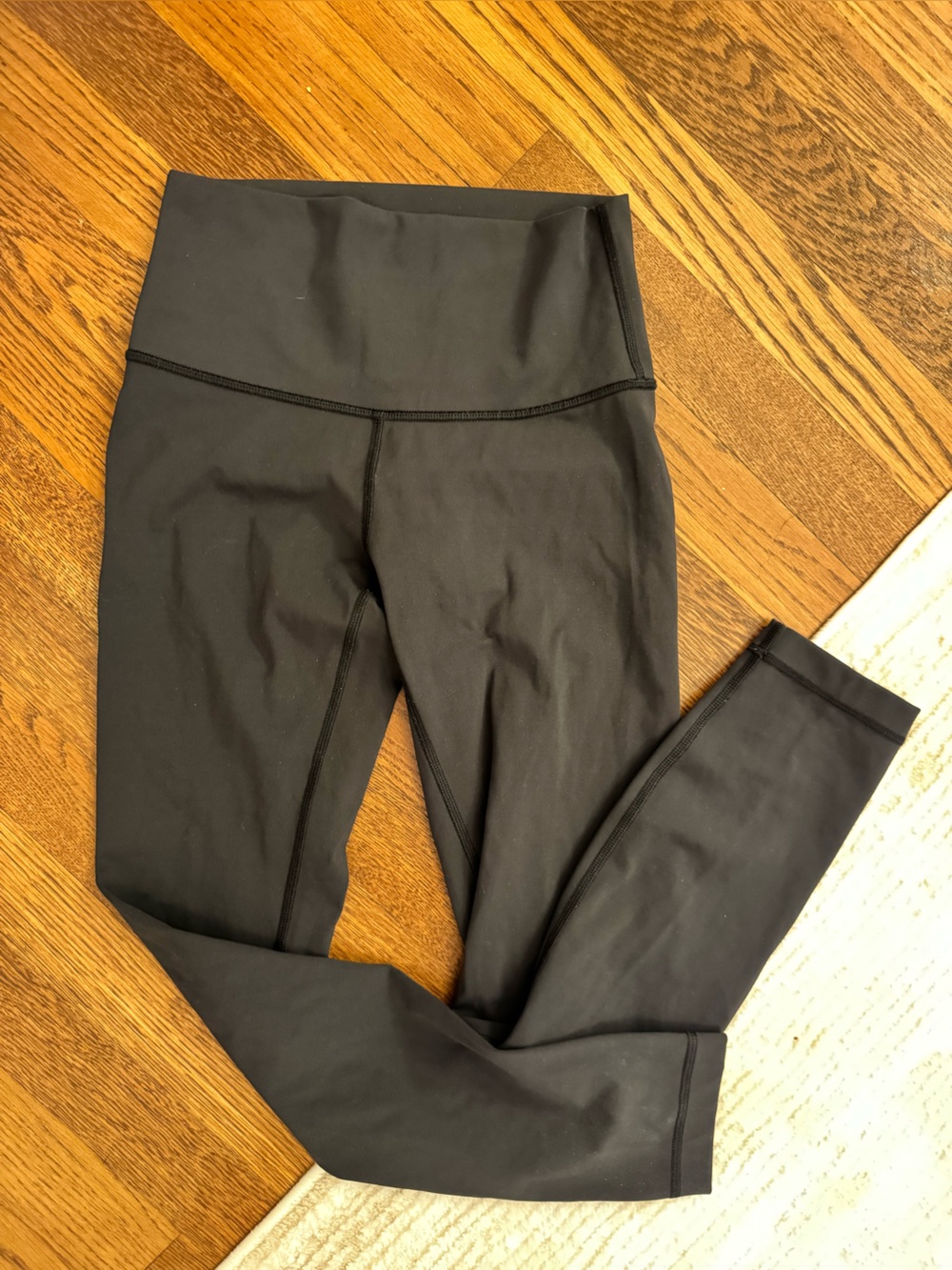 Lululemon Black Leggings - Cropped Length